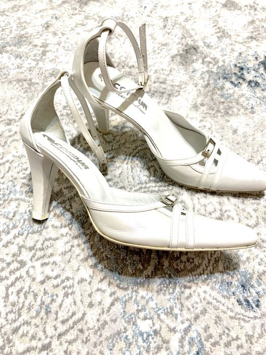 Pantofi albi sidefati din piele naturala marimea 34 CONDOR.