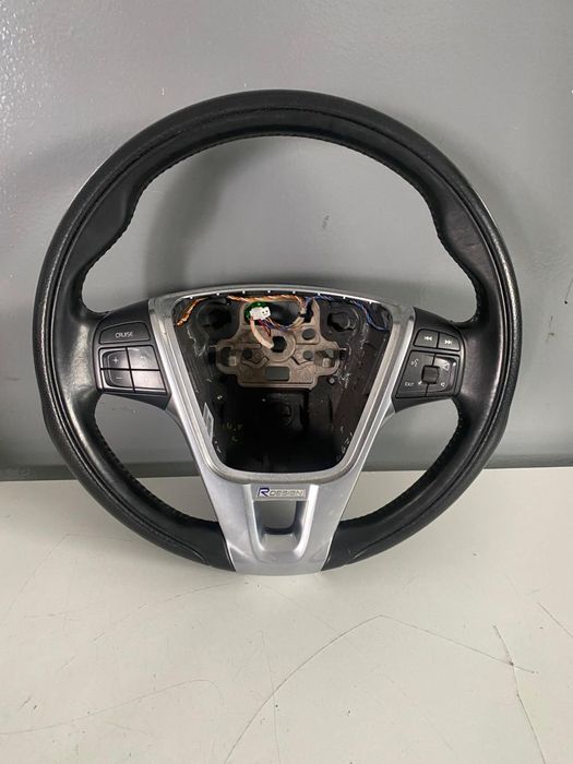 Volan R-design cu piele perforata VOLVO S60 V60 XC60 XC70 S80 V70 31315994 31390469