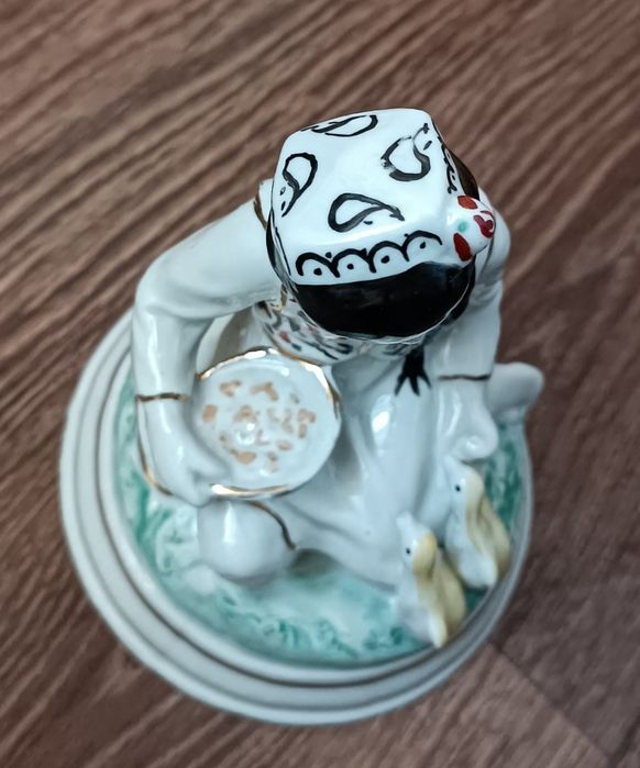 Статуэтка "Узбечка с утятами"