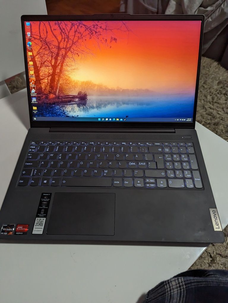 Vând laptop Lenovo Ryzen 7
