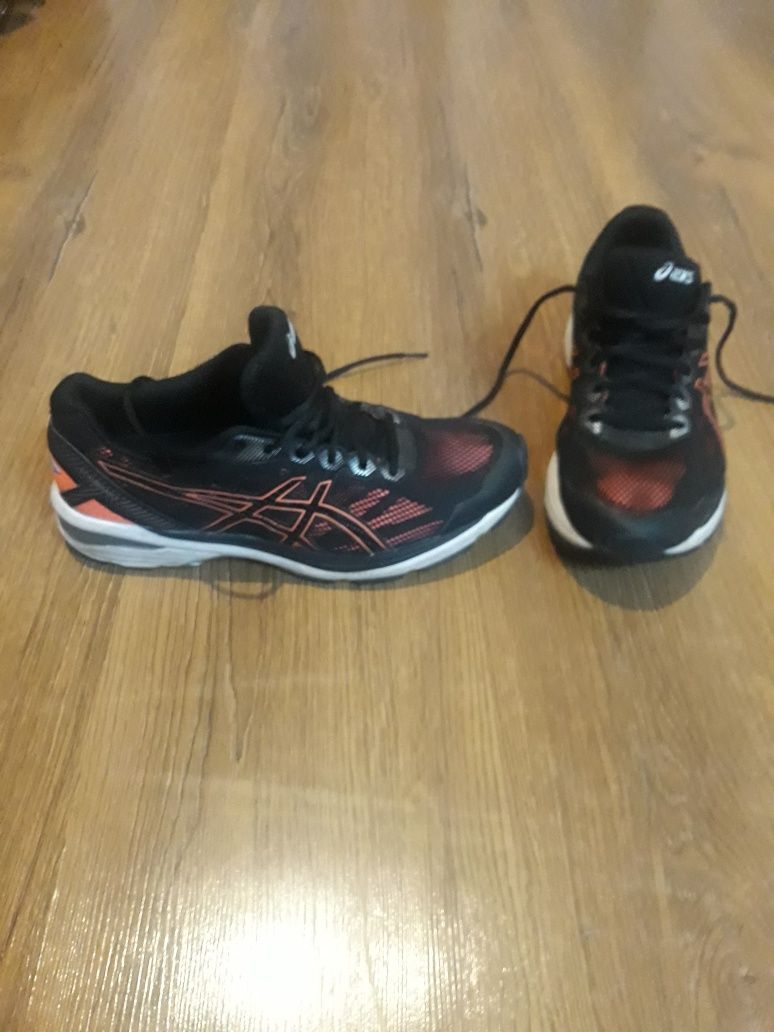 Adidași Asics Gel-Kayano 28 mărimea 44 și  Enduro 8 mărimea  39