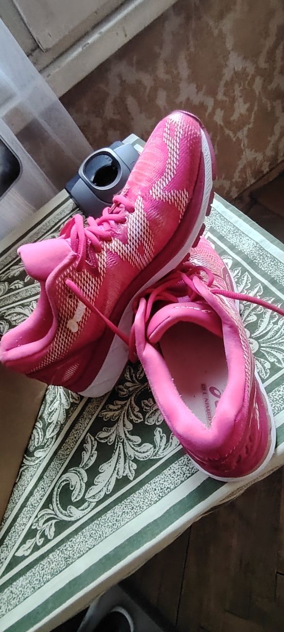 Дамски маратонки марка Asics