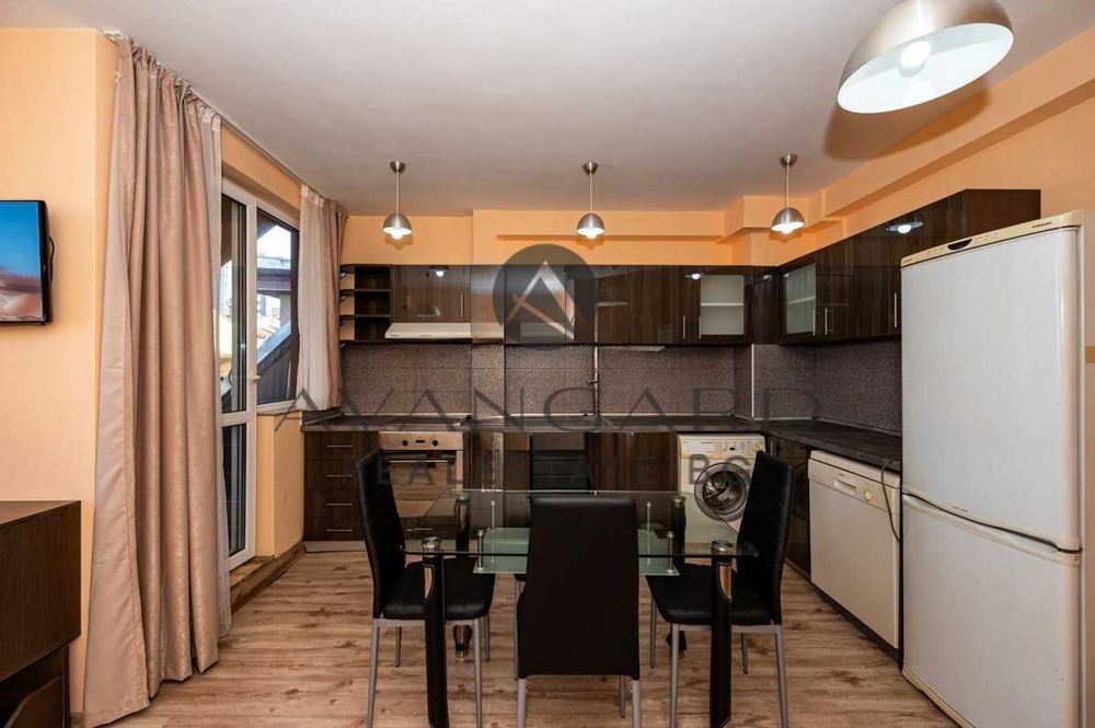 Продава се Тристаен апартамент в Пловдив, Кършияка - 80 кв.м за 2028 €/кв.м - Снимка #2