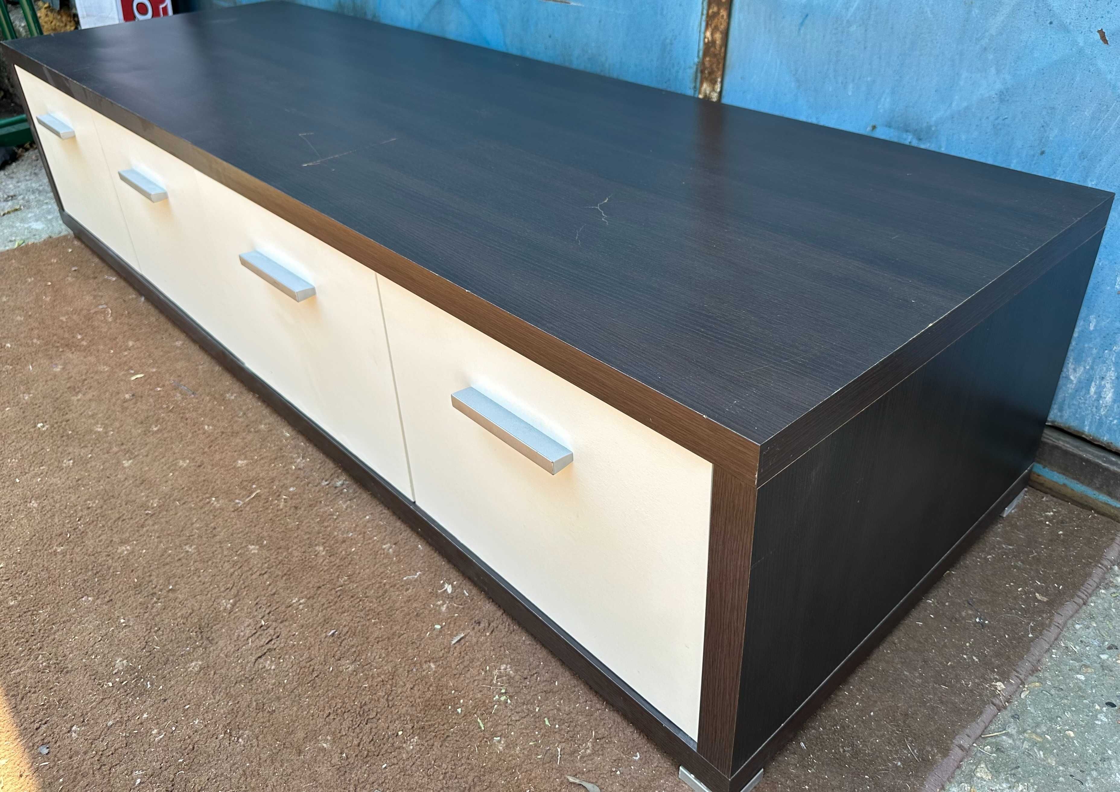 2 buc Comoda 1,90 m pentru living; Comoda cu 3 usi