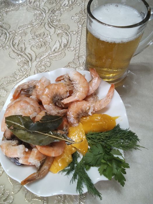 Продам крупные креветки. По 4500 за кг.