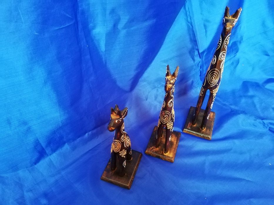 Vand lot 3 girafe vintage realizate manual din lemn de balsa