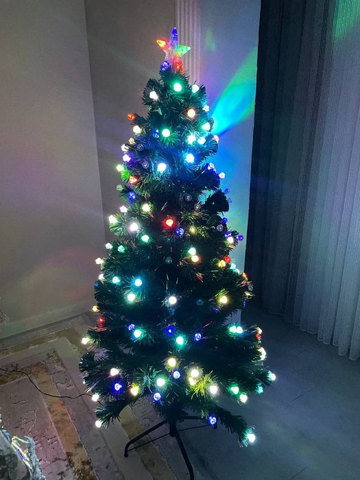 Продается ёлка в хорошем состоянии