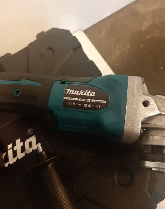 Flex MAKITA cu 2 acumulatori,turație variabila și pornire lenta