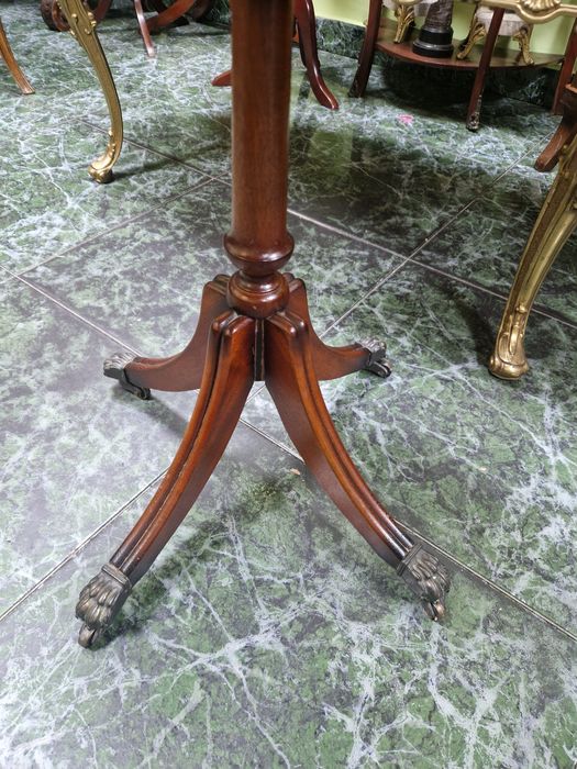 Уникална антикварна английска дървена масичка