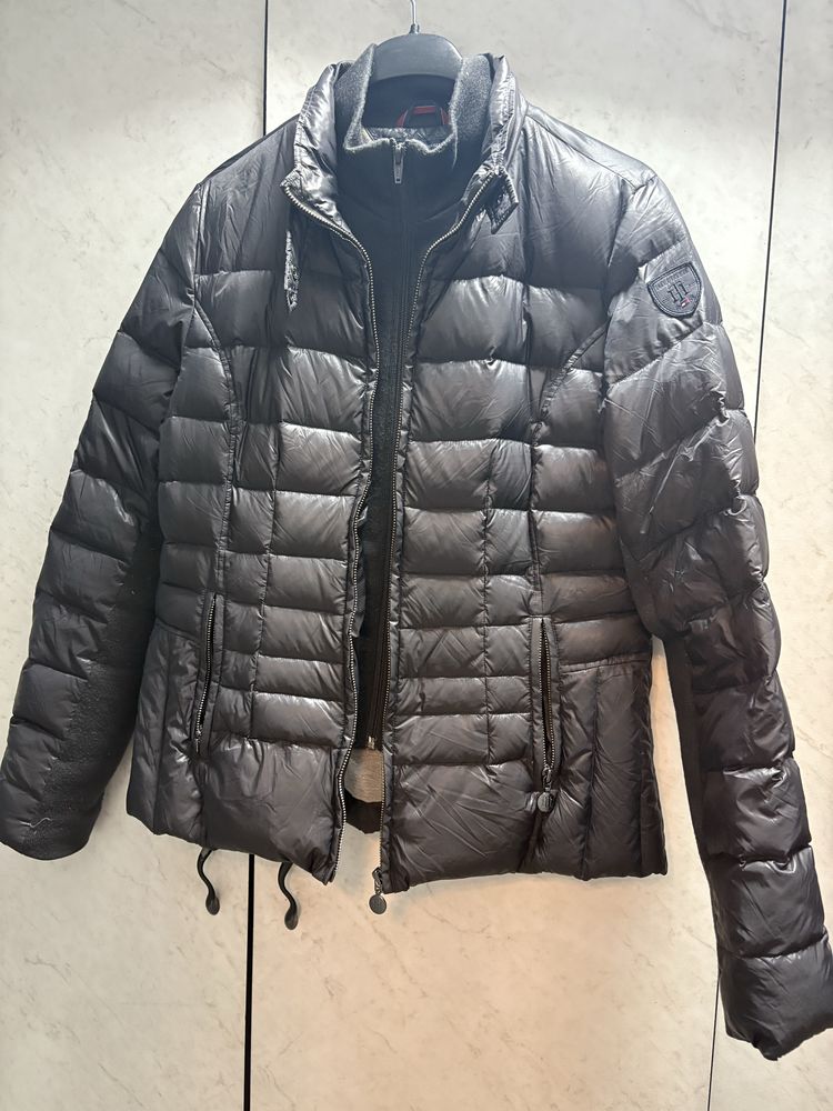 Дамско яке на Tommy Hilfiger с пух
