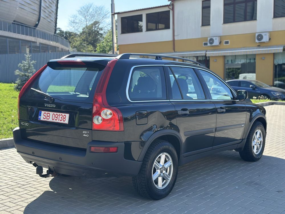 Volvo XC90 • 2.5i AWD 4x4 • Automatic • 90.000KM