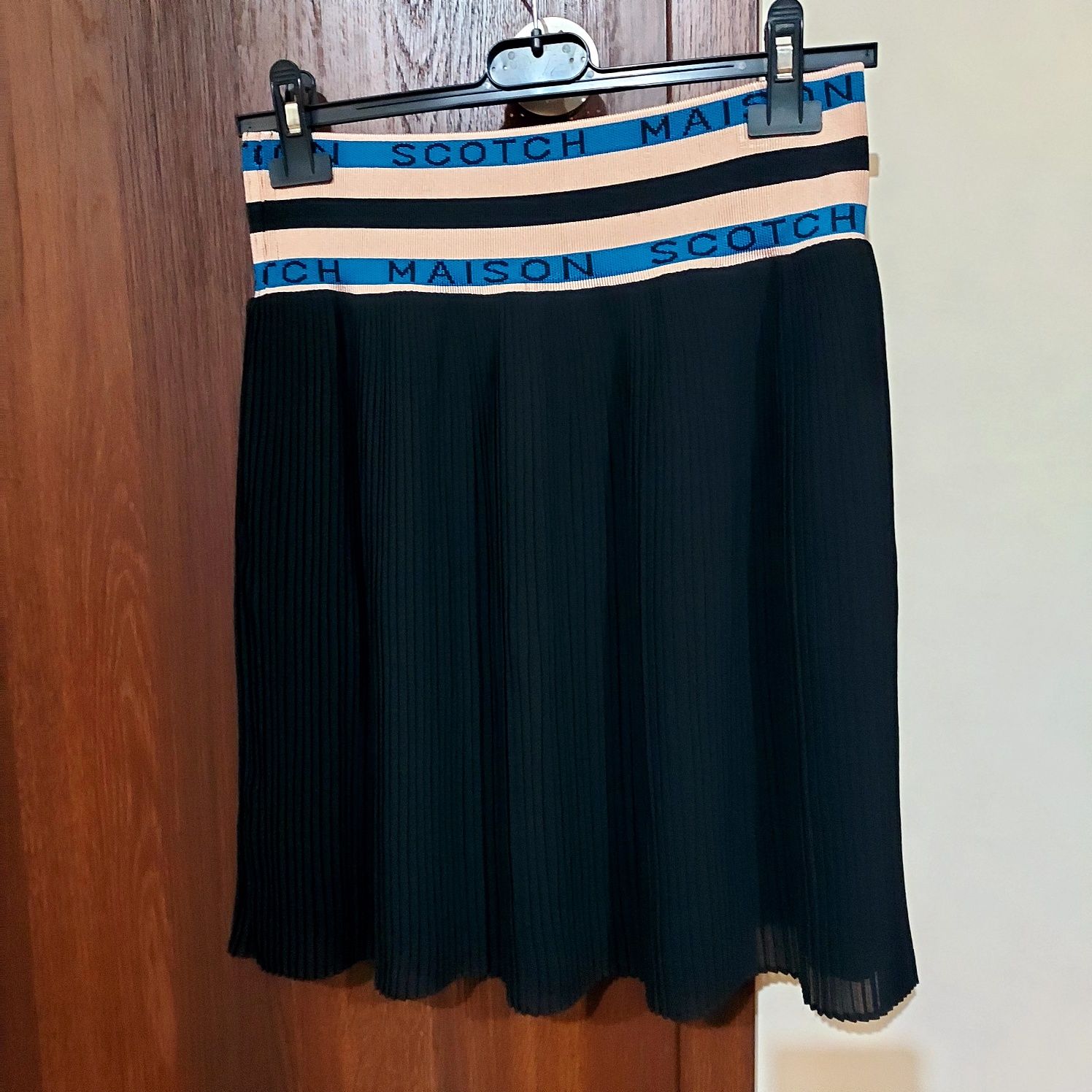 Пола размер М. С подплата и страничен джоб. & SODA MAISON SCOTCH