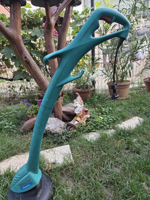 Vând Trimmer iarbă Bosch Easytrimm