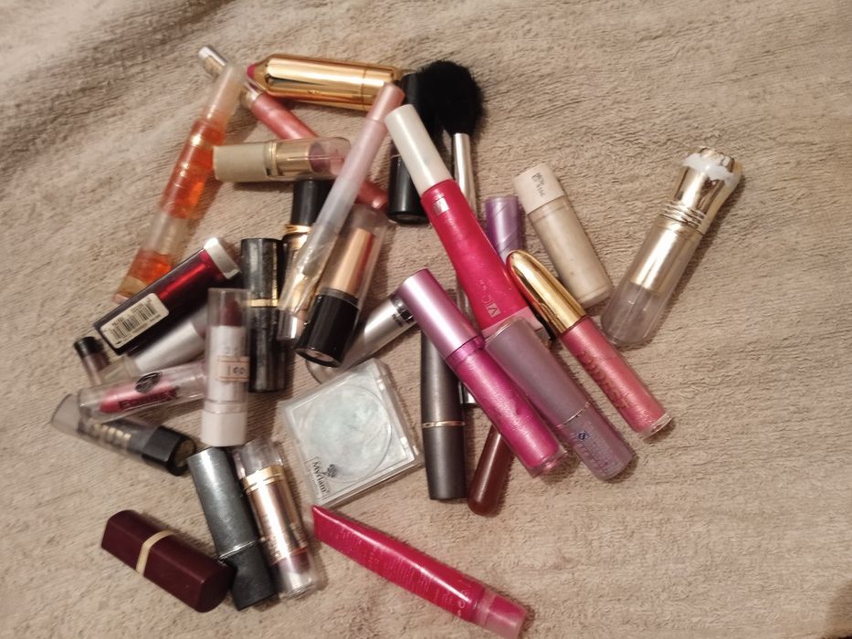 Продам новую косметику в хорошем качестве за всё прошу 7000 тысяч тенг