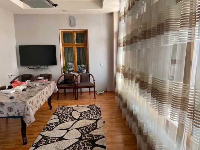 Продается евродом 3,5 соток на Домбрабаде 7 комнат