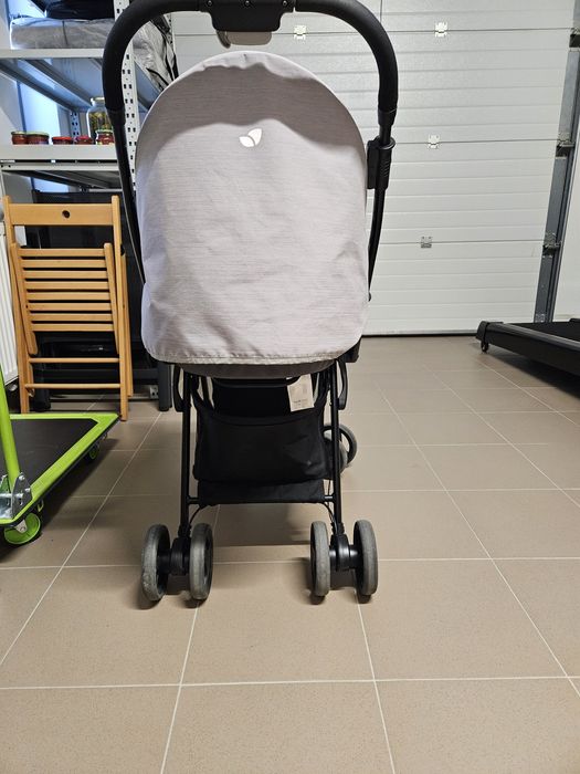 Carucior Joie Mirus, pozitie somn si mâner reversibil.