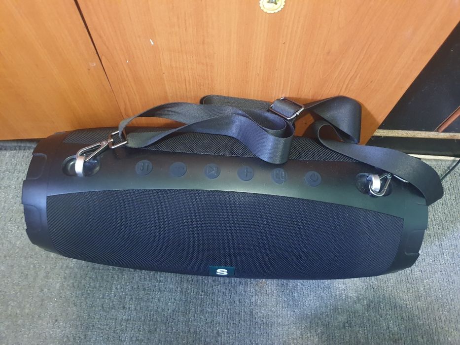 Vand boxa  cu încărcător