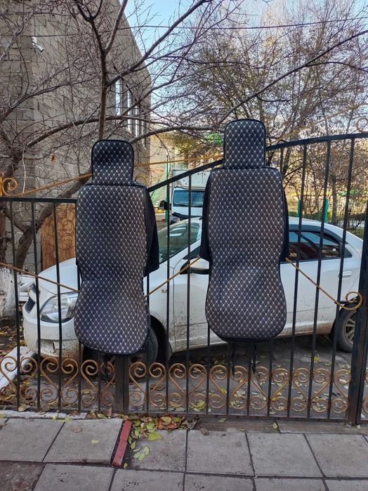 Продам передние автомобильные чехлы, б/у