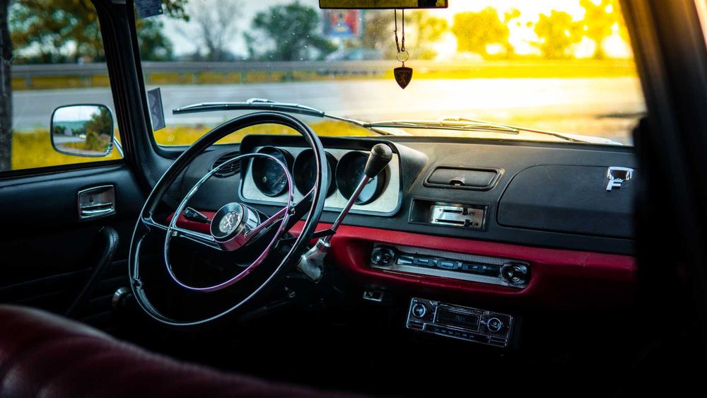 Кола под наем за бал, сватба или друг специялен повод! Под наем ретро