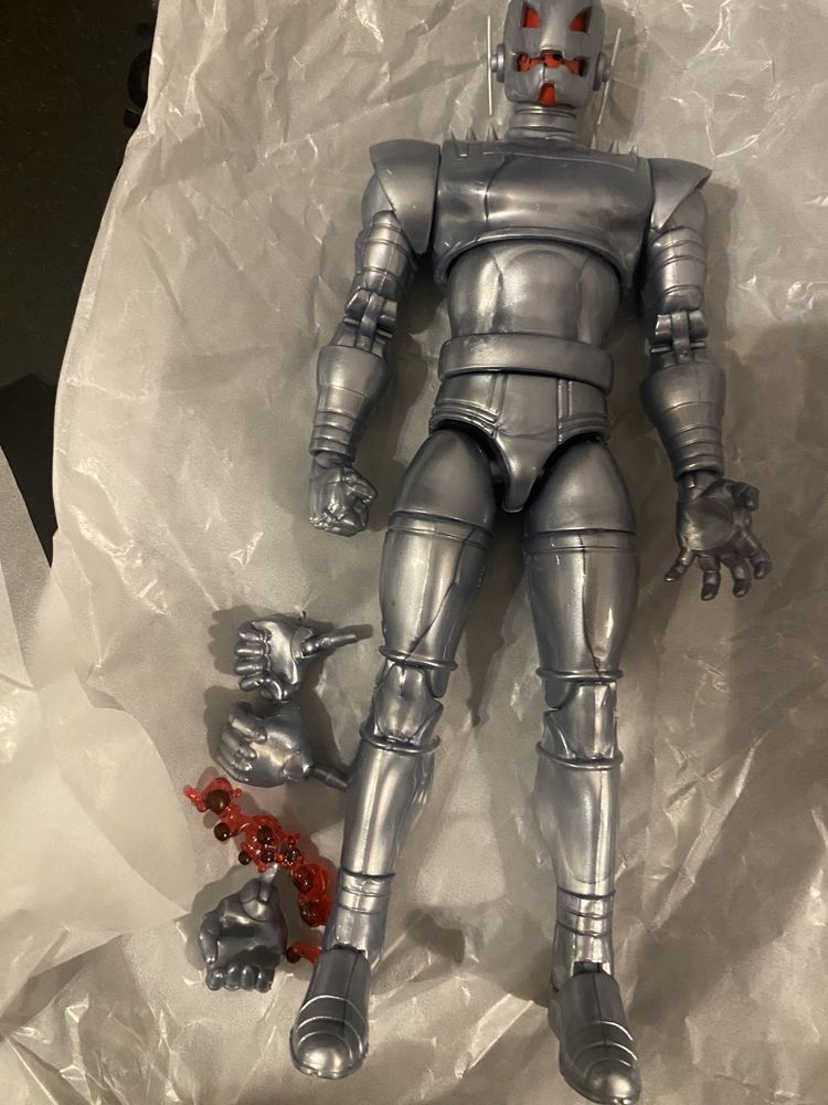 Figurina noua Hasbro Marvel Legends Ultron de 15 cm