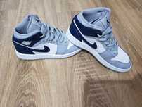 Vând încălțăminte sport marca Air Jordan 1  Mid