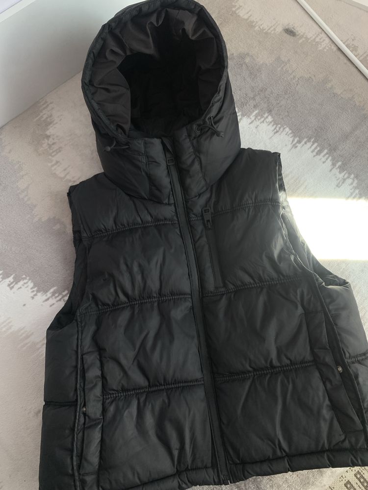 Черен елек от Pull and bear