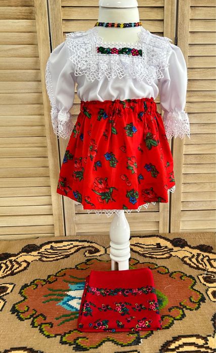 Costum popular pentru fetite de Maramures