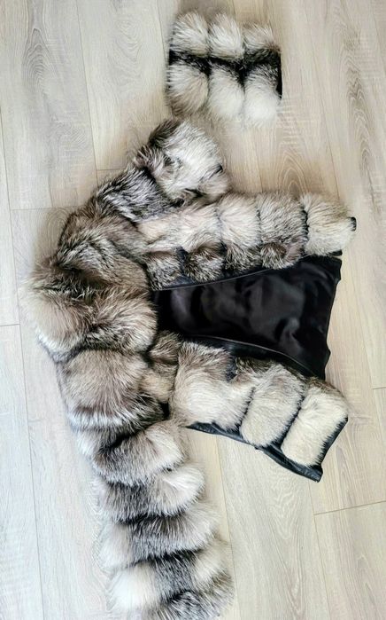 Haina de blana  mărimea S-M -1000 lei, Palton Alpaka mărimea M-600 lei