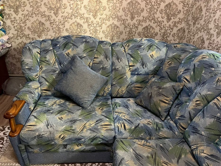 Диван и желбесік