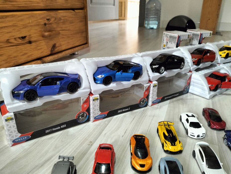 Colecție set mașinuțe hot wheels/welly Pepco stare f bună