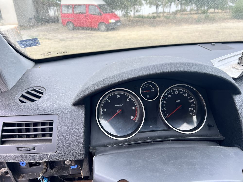 Opel astra H на части