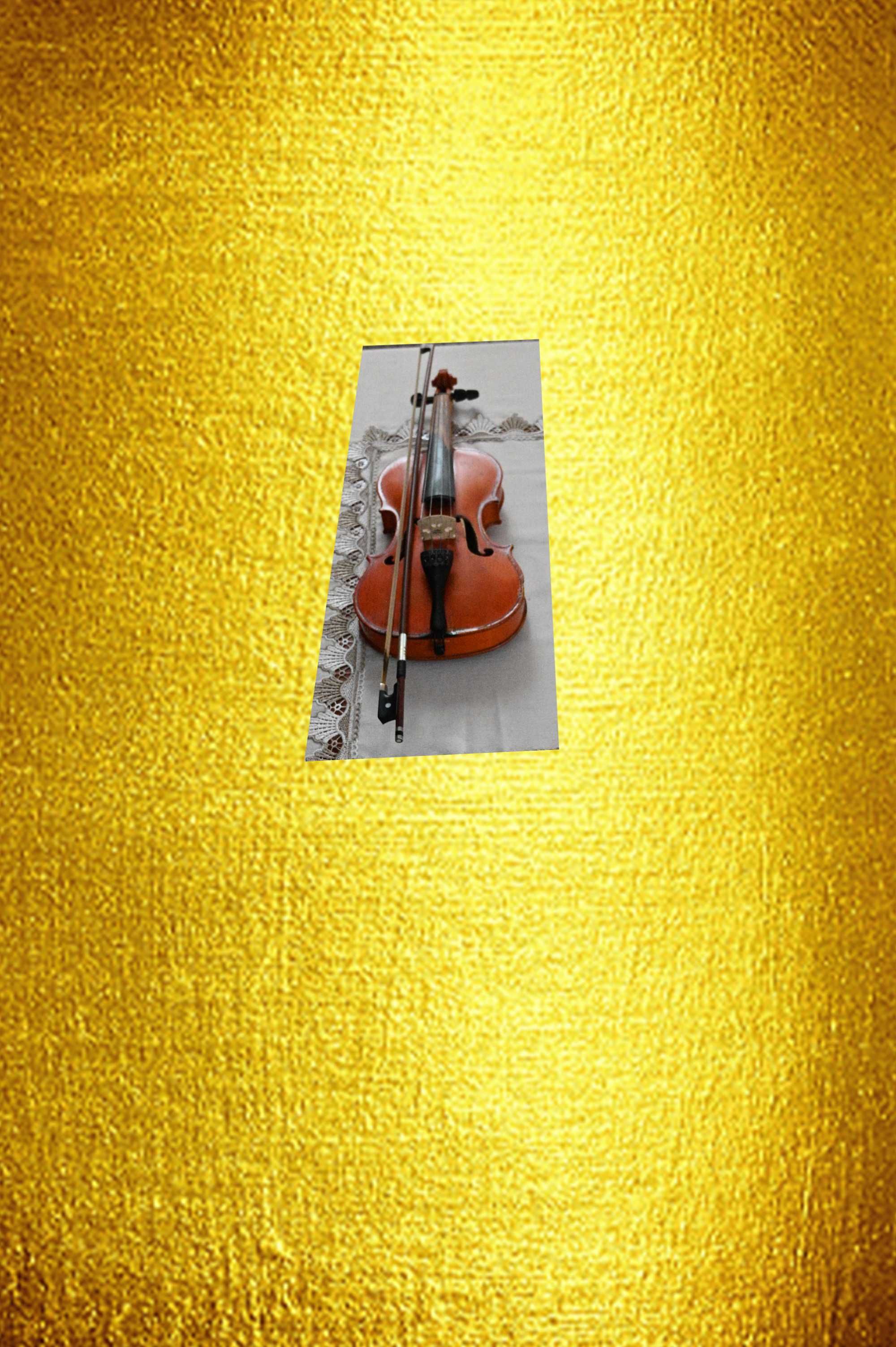 Vând vioară veche fabricată in anul 1974 la Reghin.