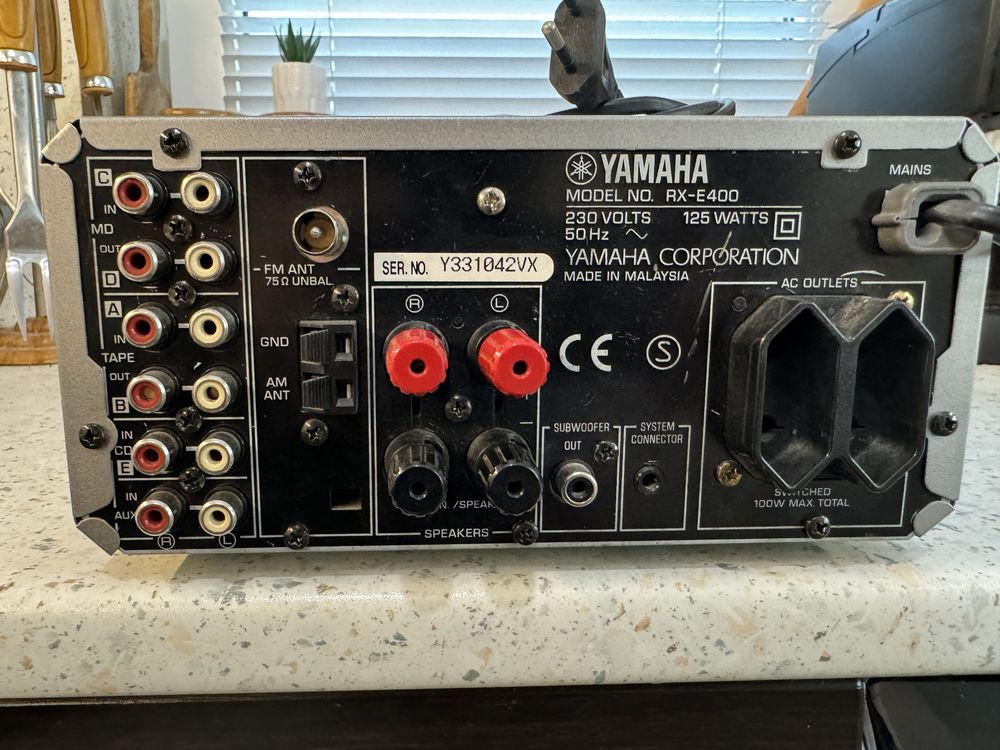 Yamaha RX-E400 мини стерео ресивър