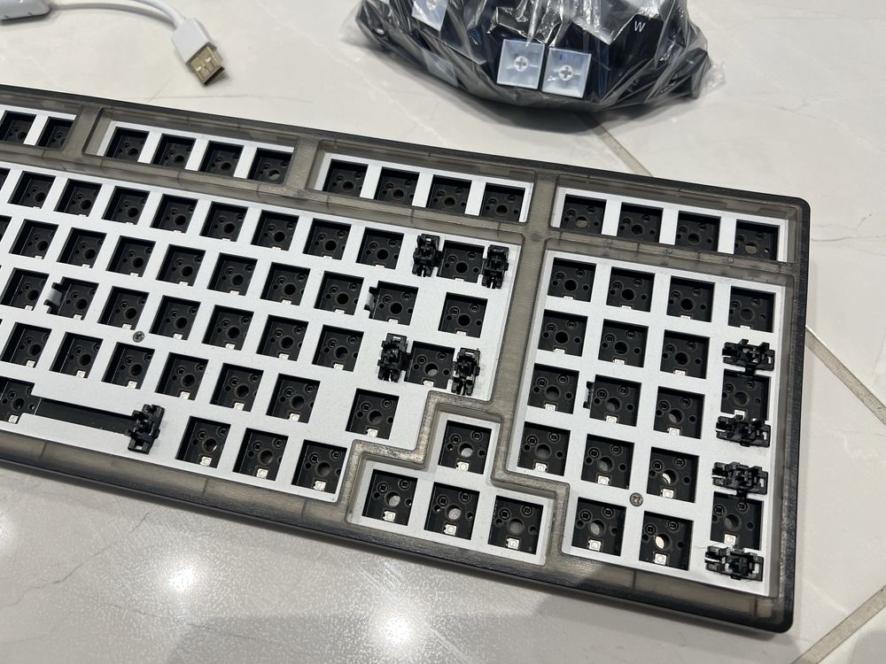 Механична клавиатура 980 DYI basis kit hot swappable, БЕЗ суичове