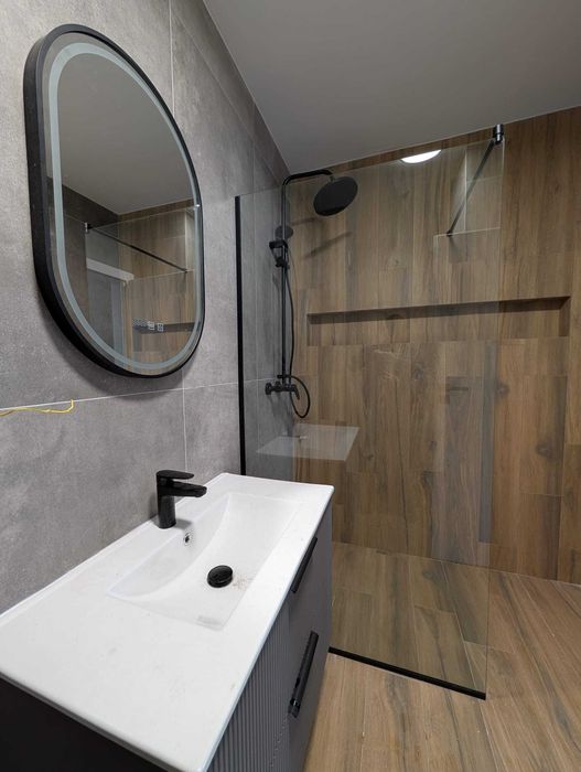 Dezvoltator vand apartament 3 camere , finisat ,Floresti str. Eroilor