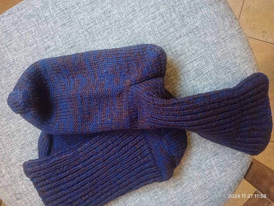 Ръчно плетени вълнени чорапи