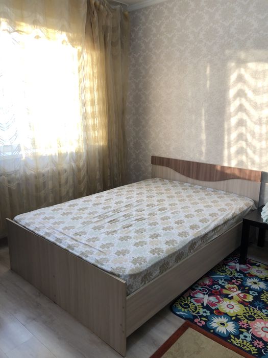 Кровать двуспальная с матрасом