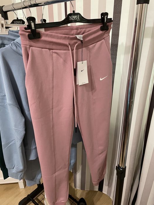 Дамски комплекти