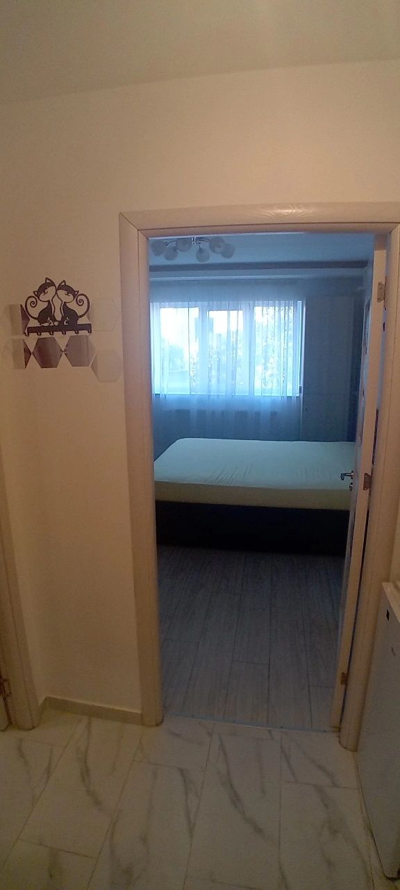 Închiriez garsonieră