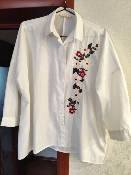 Продам платье , рубашку.