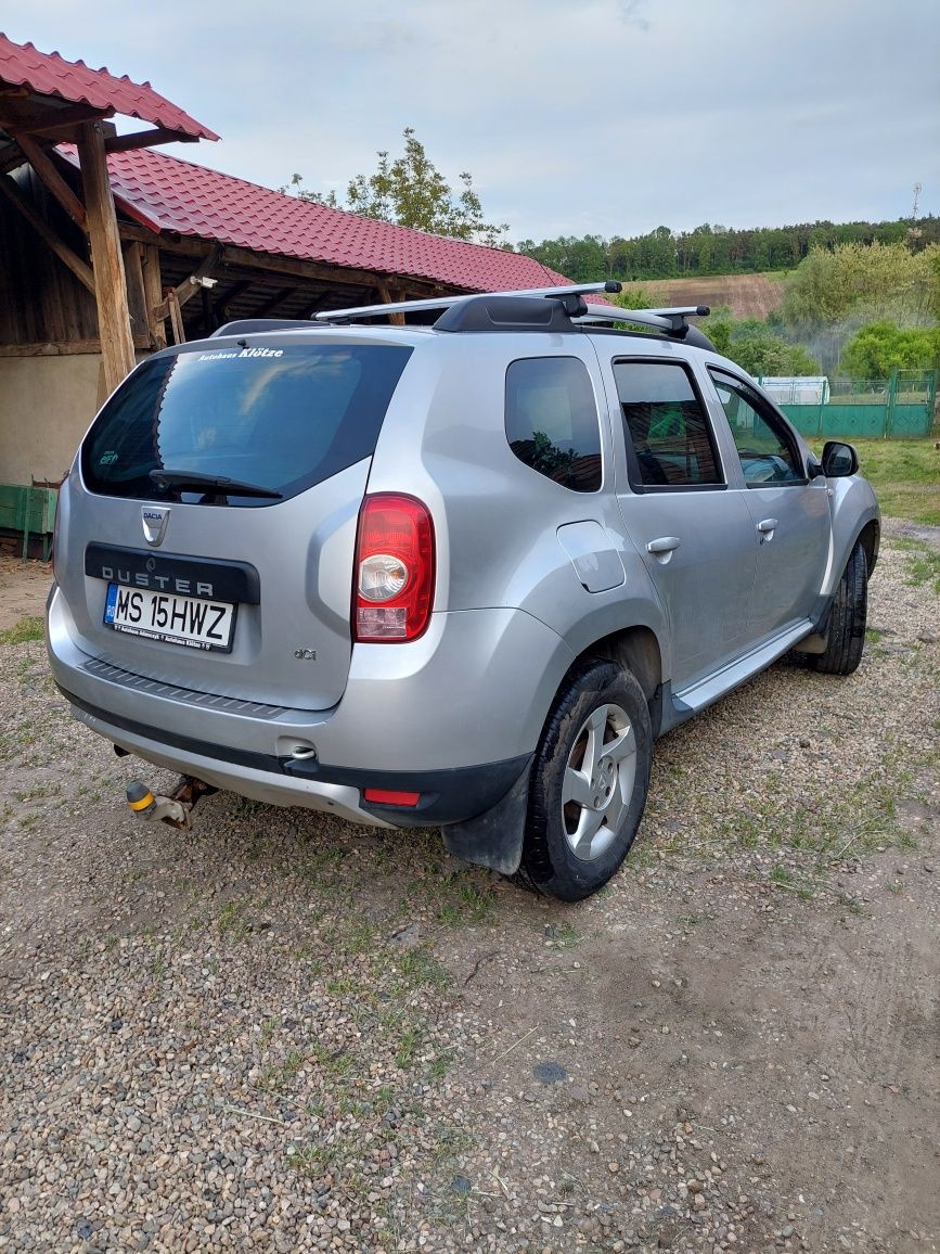 Vând Dacia Duster