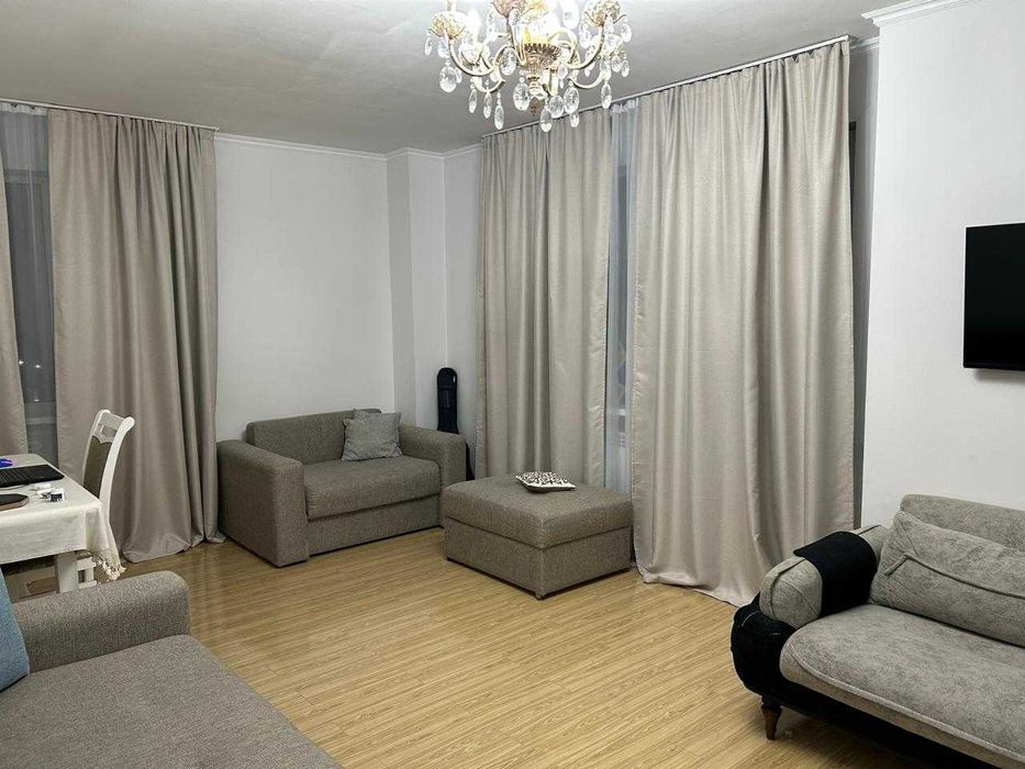 2 комнатная в Лазурном квартале, центр города, все остается