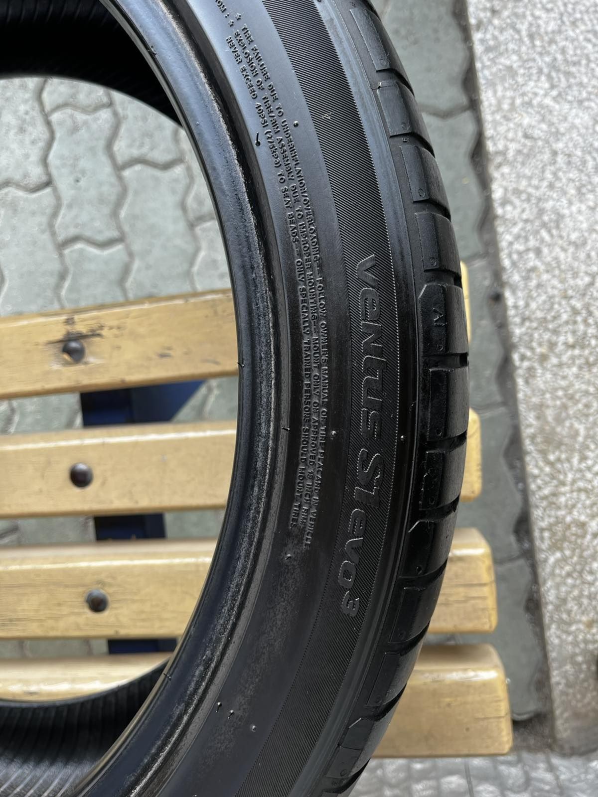 Гуми Hankook 245 40 19 2 броя