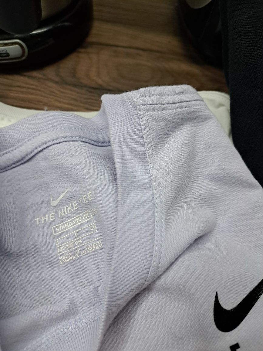 Pantaloni și tricouri Nike mas 128-137