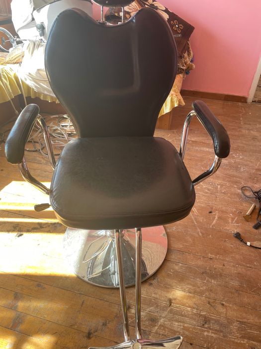 Бръснарски стол и Професионална мивка