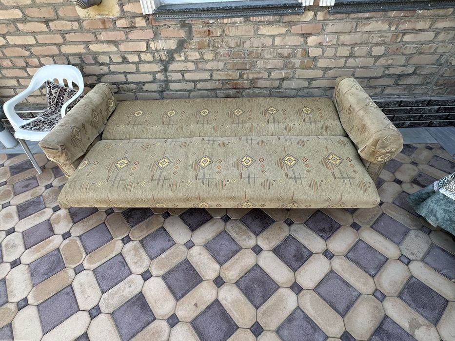 Divan myaxkiy raskladnoy