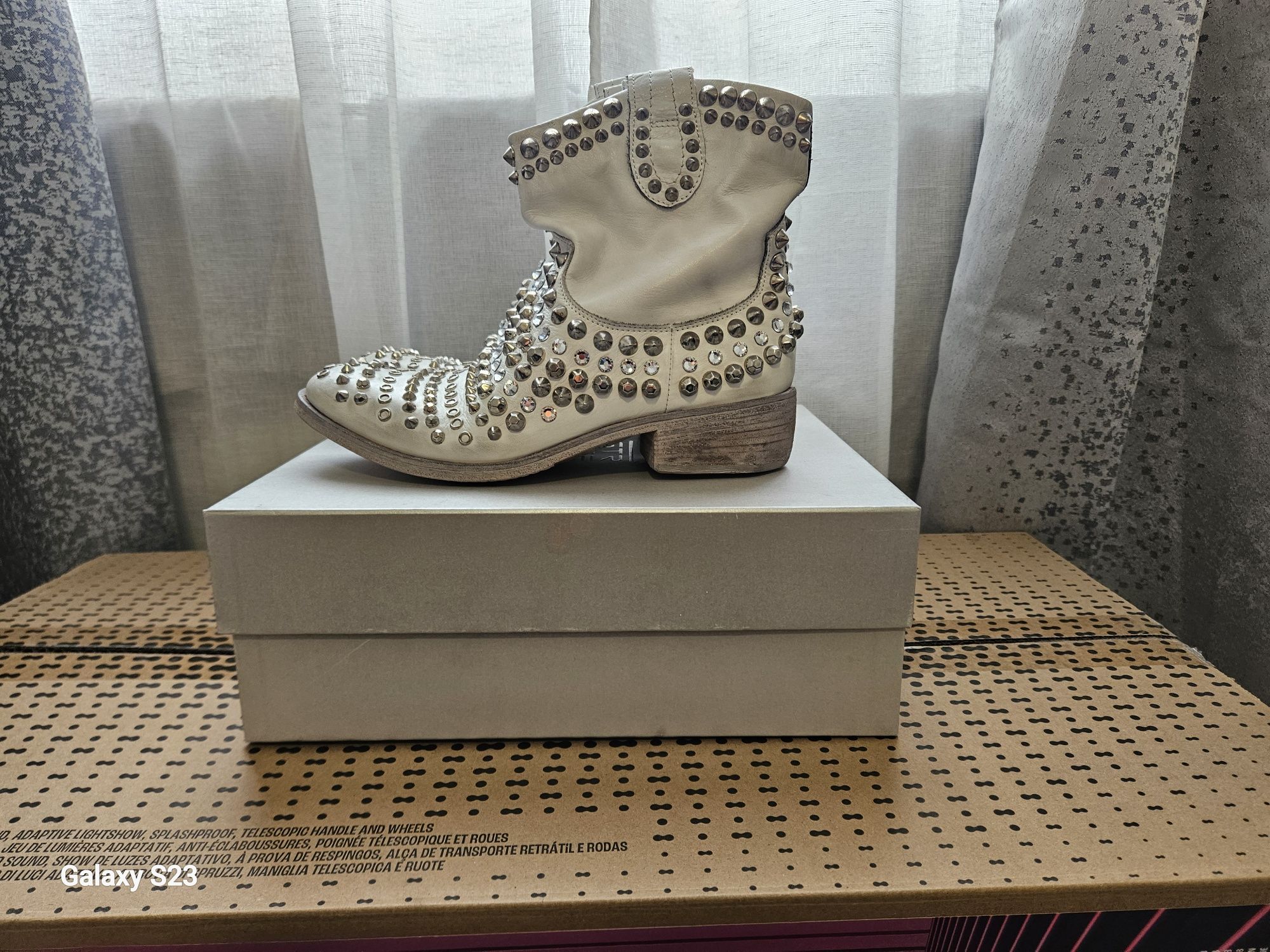 Strategia cizme damă piele naturală cu cristale Swarovski.
