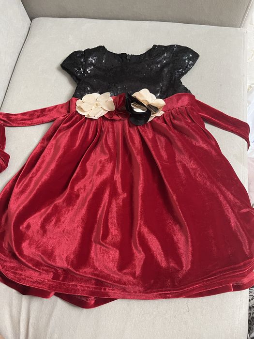 продам платья для девочек 5-6 лет рост 110 новая