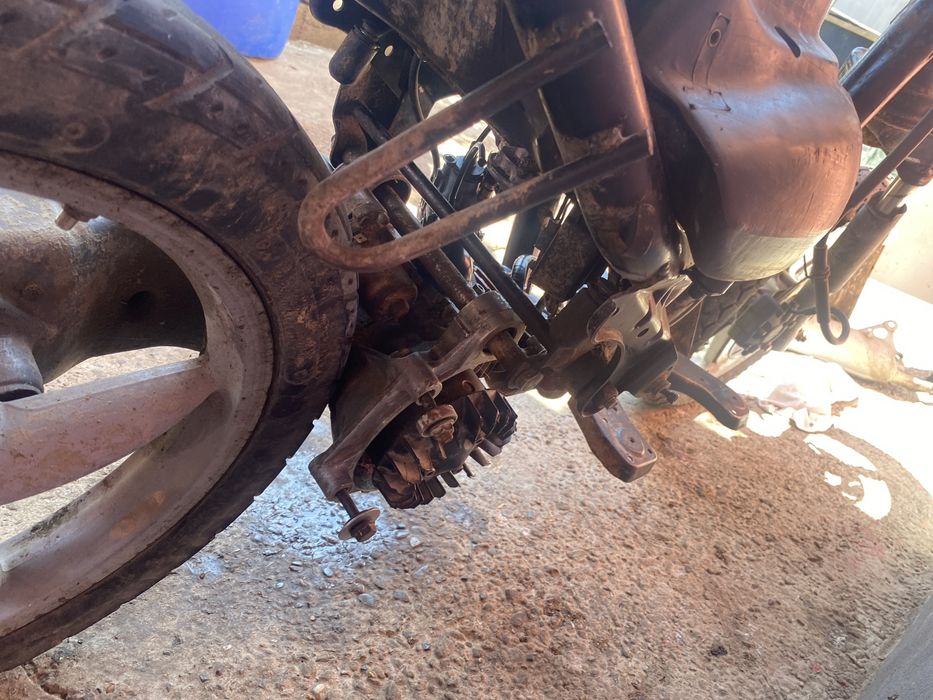 Se vinde scuter si moped mai multe deltali in pv