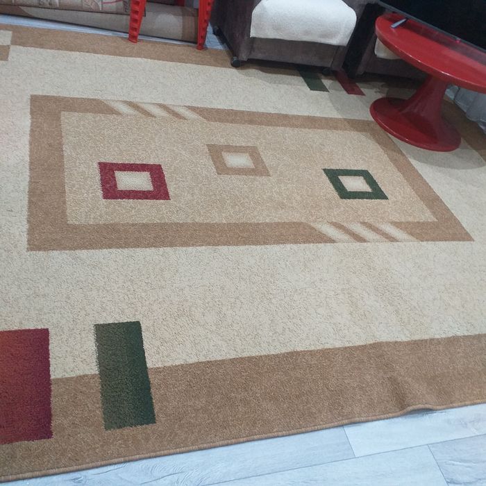 Продам ковер в  отличном состоянии, хорошего качества, размер